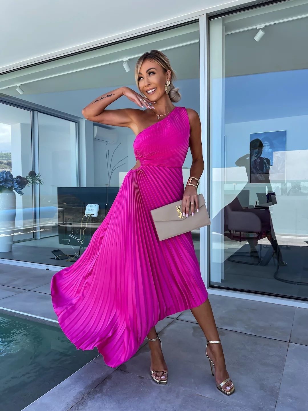 ELLA | Vestido Midi Plisado con escote asimétrico