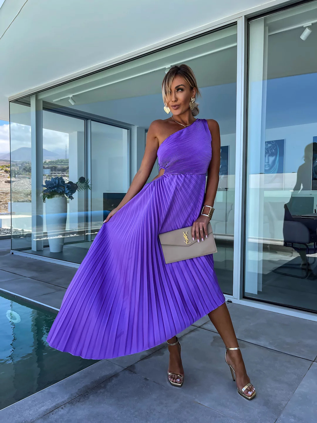ELLA | Vestido Midi Plisado con escote asimétrico