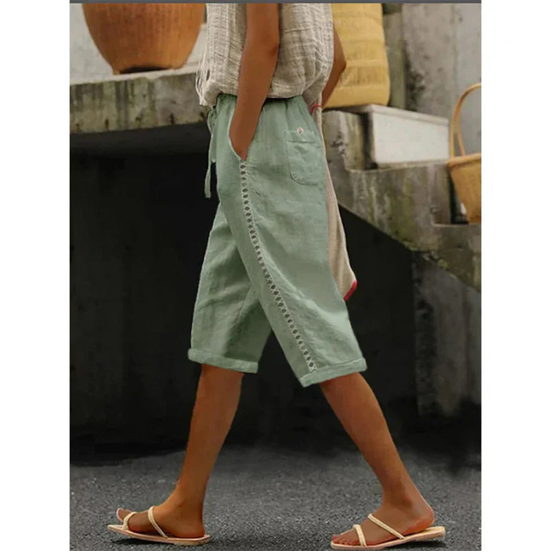 Aurea™ | Pantalón capri con detalles de encaje