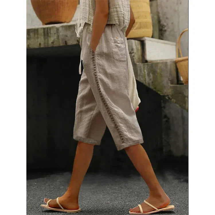 Aurea™ | Pantalón capri con detalles de encaje
