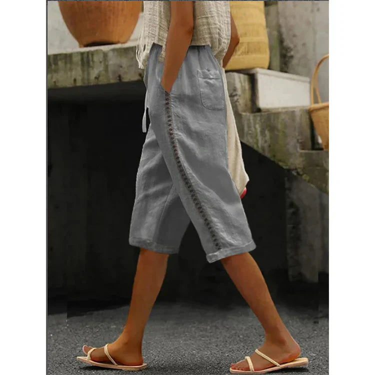 Aurea™ | Pantalón capri con detalles de encaje