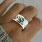 Anillo vintage de zafiro azul en plata