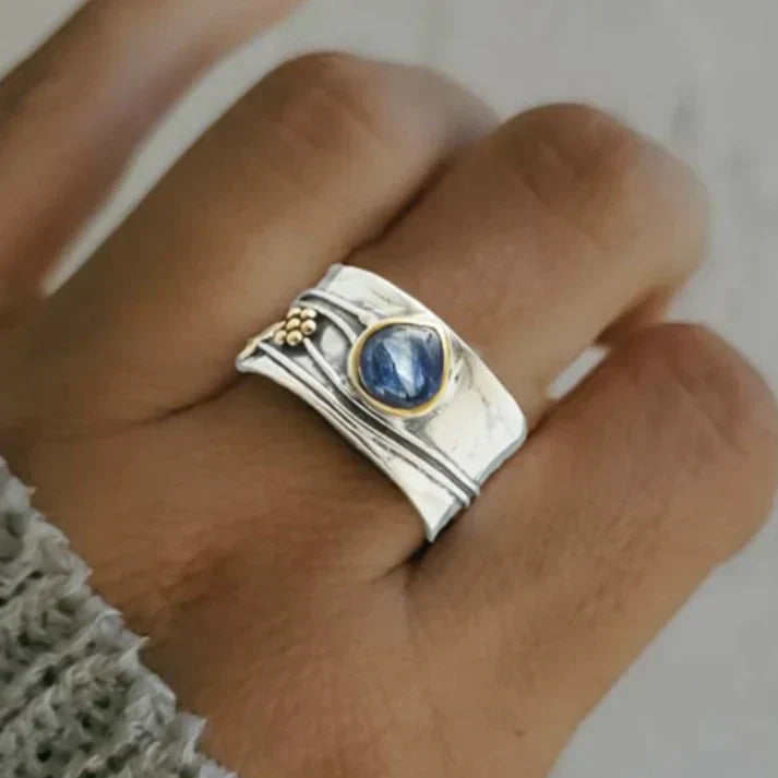 Anillo vintage de zafiro azul en plata