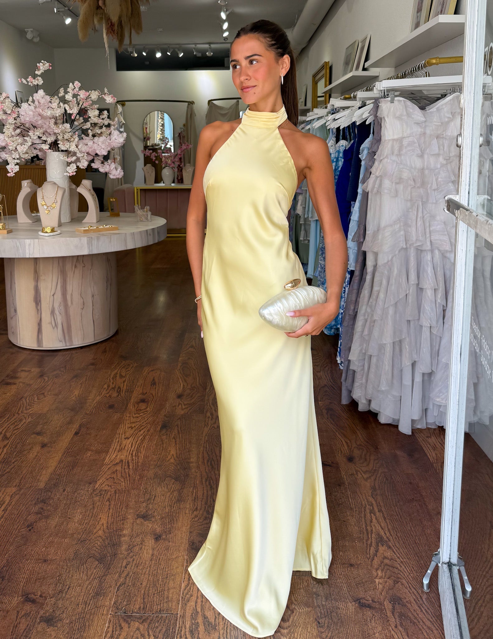 ZEYNEP | Elegante vestido maxi de satén con escote halter