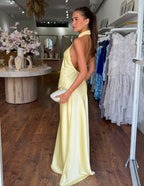 ZEYNEP | Elegante vestido maxi de satén con escote halter