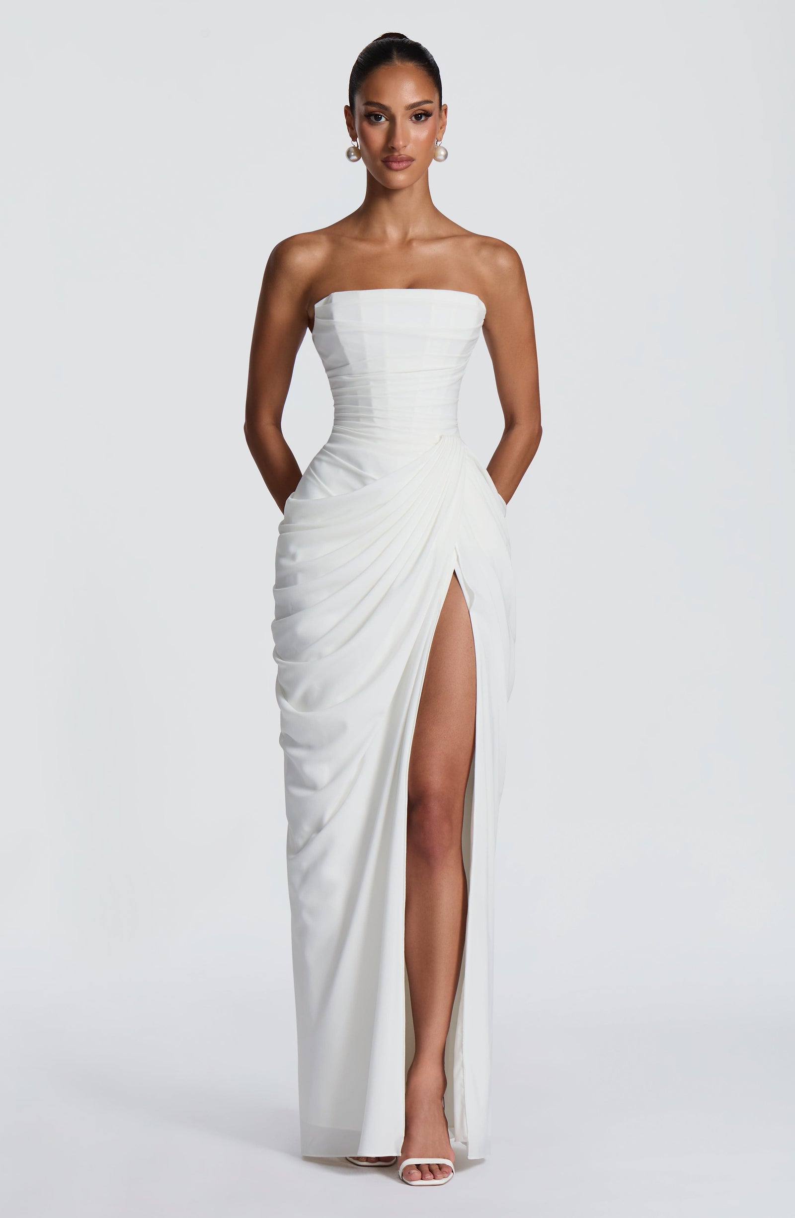 HANNAH | Elegante vestido maxi con drapeado y alta abertura