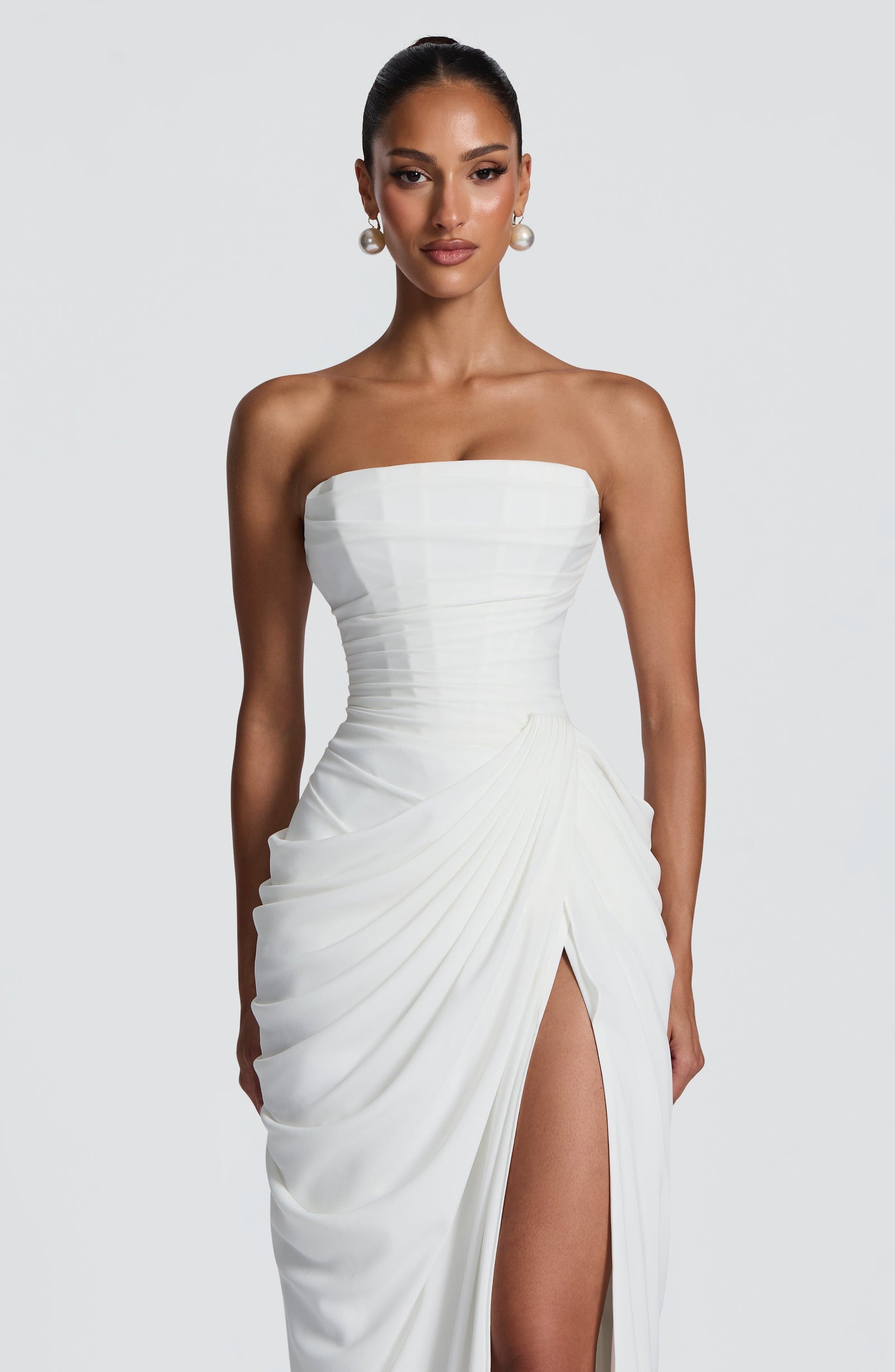 HANNAH | Elegante vestido maxi con drapeado y alta abertura