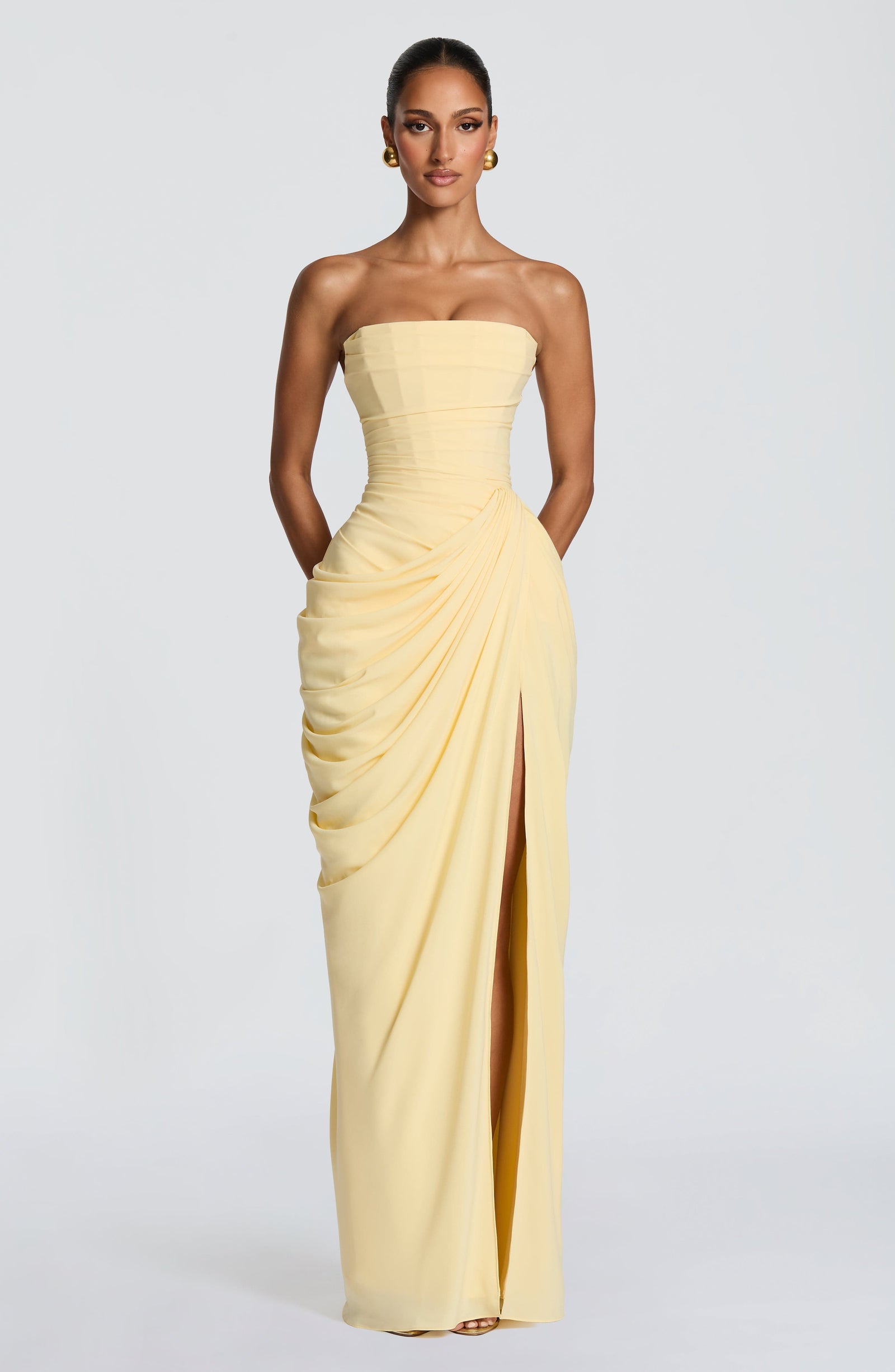 HANNAH | Elegante vestido maxi con drapeado y alta abertura
