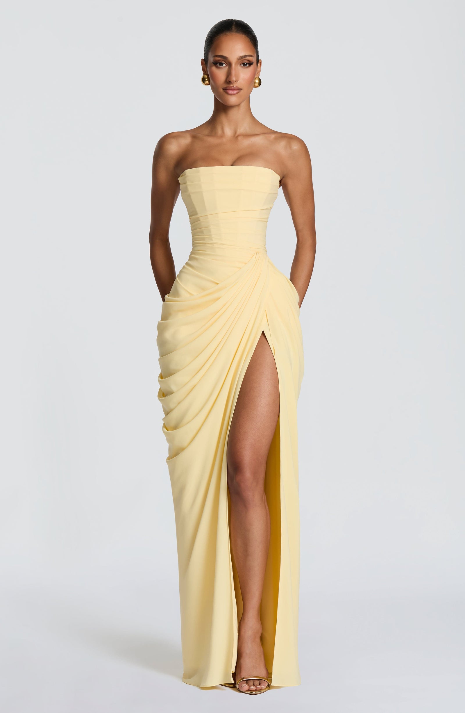 HANNAH | Elegante vestido maxi con drapeado y alta abertura