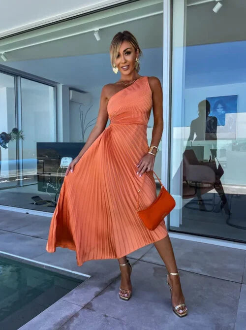 ELLA | Vestido Midi Plisado con escote asimétrico