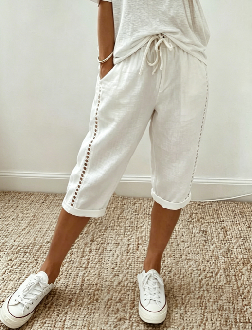 Aurea™ | Pantalón capri con detalles de encaje